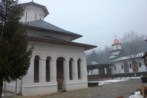Liturghie arhierească la Mănăstirea Strâmba-Jiu Poza 44984