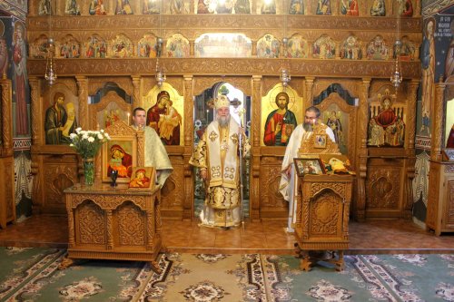 Liturghie arhierească la Mănăstirea Strâmba-Jiu Poza 44985