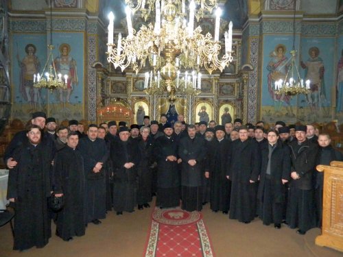 Întâlnirea lunară a preoţilor Protoieriei Sascut Poza 44455