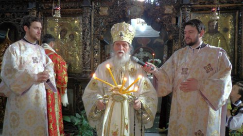 Slujire arhierească la Catedrala Arhiepiscopală din Suceava în Duminica Ortodoxiei Poza 43403