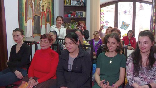 Serbare dedicată mamelor la Centrul de zi „Sfânta Sofia” Poza 43297