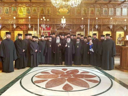 Vizita Înaltpreasfinţitului Părinte Teofan, Mitropolitul Moldovei şi Bucovinei, în Biserica Ortodoxă a Ciprului Poza 42539