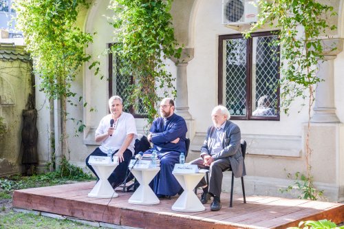 Conferință despre Athos la Institutul Cultural Român Poza 40402
