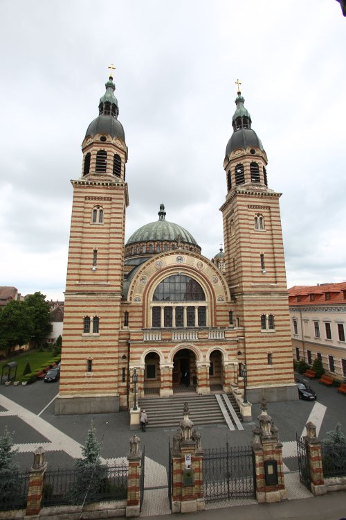 Catedrala „Sfânta Treime” din Sibiu, simbol al unității românești Poza 39452