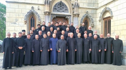 50 de preoţi la cursurile pentru obţinerea gradelor profesionale Poza 38871
