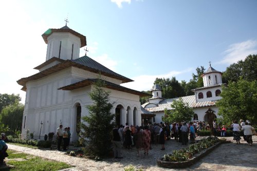 Praznicul Sfintei Treimi la Craiova şi Strâmba-Jiu Poza 38346