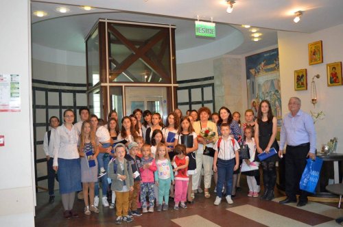Acţiune cultural-umanitară organizată pentru un grup de copii din Perieni Poza 37611
