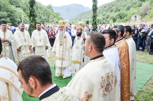 Liturghii arhiereşti la Craiova, Valea Cheii şi Vodiţa Poza 37343