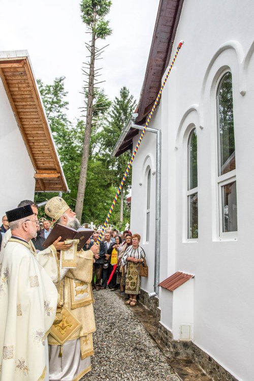 Liturghii arhiereşti la Craiova, Valea Cheii şi Vodiţa Poza 37345