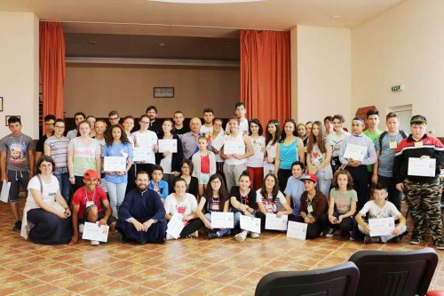 Tabără și daruri pentru elevii merituoși de la Veneția de Jos, Brașov Poza 37137