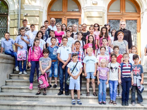 31 de copii din Prahova au vizitat Capitala Poza 37116