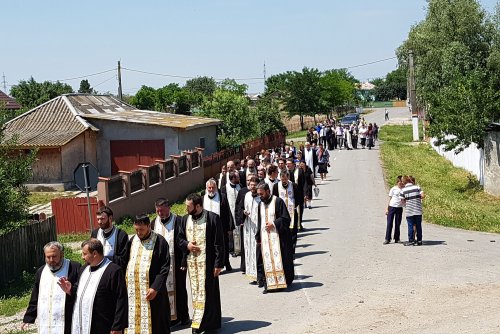 Program liturgic și misionar în Insula Mare a Brăilei Poza 37023
