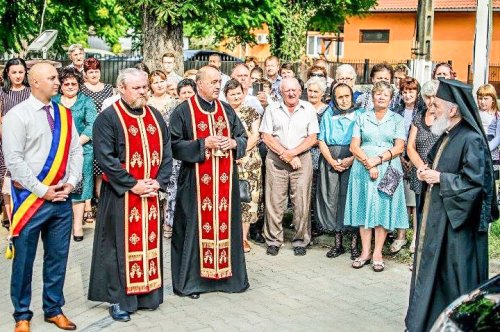 Prezenţă arhierească la hramul Bisericii Ortodoxe din Macea Poza 36785