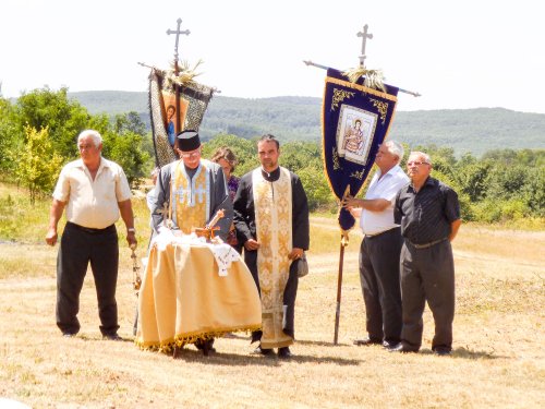Cerc pastoral la Bata și sfințire de troiță la Șiștarovăț Poza 36565