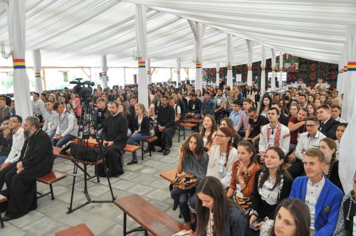 Peste 200 de tineri au participat la pregătirile pentru ITO 2017 la Mănăstirea Zosin din Botoşani Poza 36163