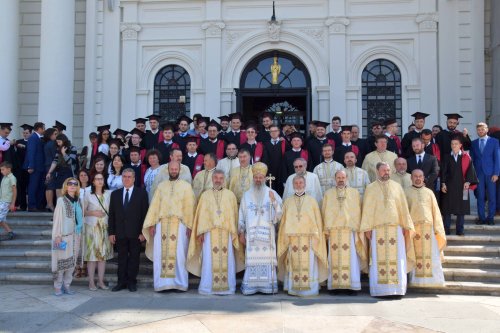 Jurământ de credinţă şi curs festiv la Facultatea de Teologie Ortodoxă din Iaşi Poza 36034
