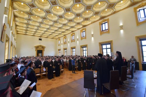 Jurământ de credinţă şi curs festiv la Facultatea de Teologie Ortodoxă din Iaşi Poza 36036