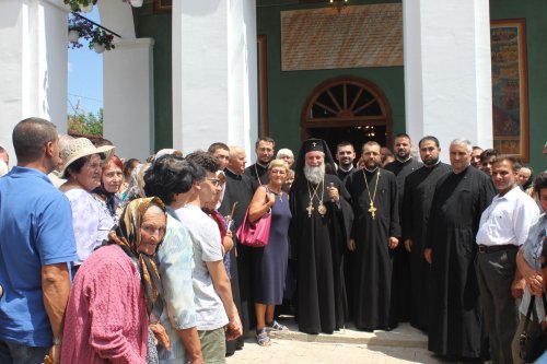 IPS Părinte Irineu a resfinţit Biserica „Sfinţii Apostoli” Poza 35967