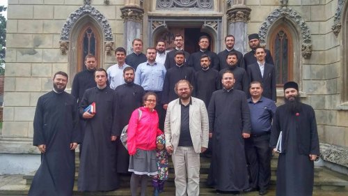 S-au încheiat cursurile de formare pentru tinerii preoţi din Arhiepiscopia Iaşilor Poza 35554
