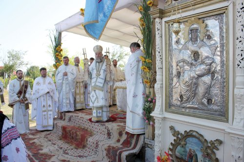 Prăznuirea Sfântului Cuvios Rafail de la Agapia Veche la Bursucani, Galaţi  Poza 35075