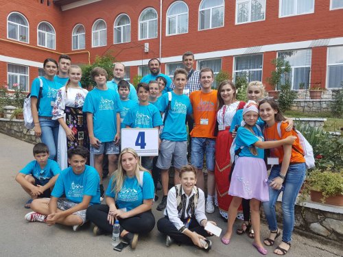 Arădeni la întâlnirea tinerilor ortodocşi din Banatul de Munte Poza 34799