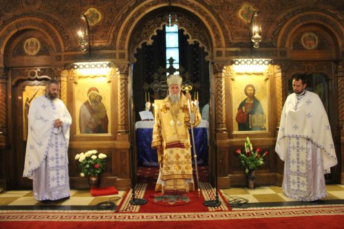 IPS Părinte Irineu a slujit în Catedrala Madonei din Craiova Poza 34656