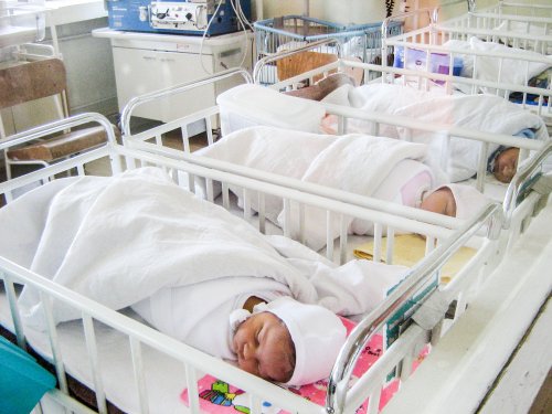 Puțini nou-născuţi alăptaţi la sân Poza 34499