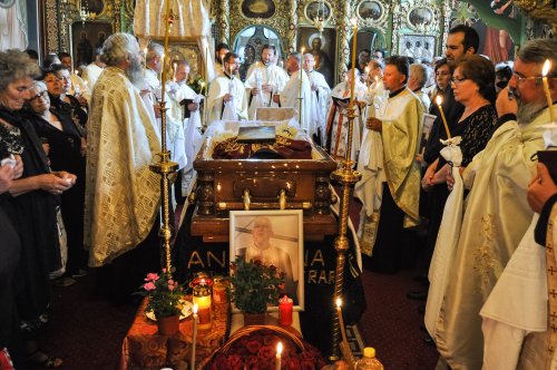 Părintele Viorel Sevastre a fost înmormântat ieri Poza 33550