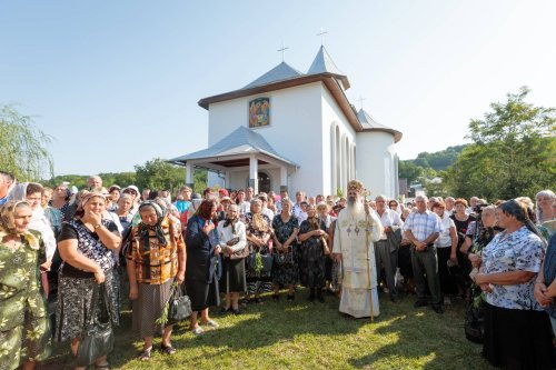 Biserica „Sfânta Treime“ din Luncaşi - Neamţ a fost sfinţită Poza 33475