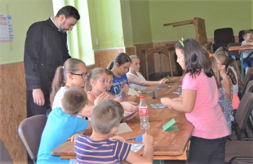Atelier de creație pentru copii în Parohia Dumbrăveni, Beclean Poza 33365