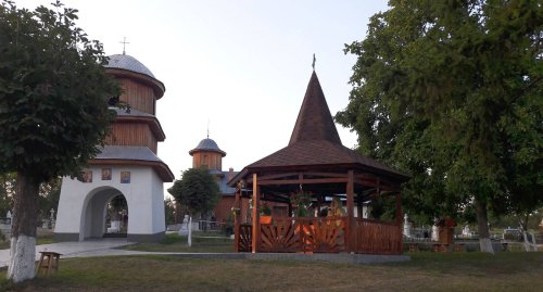 Resfinţire de biserică în Parohia Bozieni Poza 33068