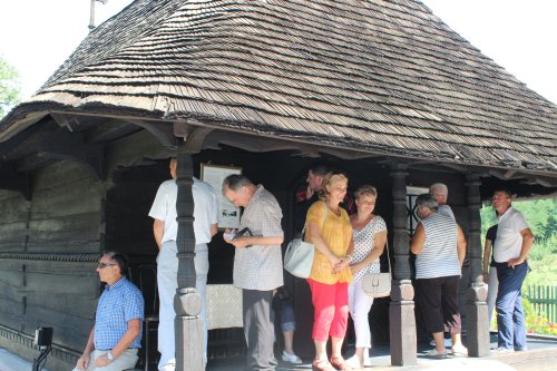 Pelerini clujeni la mănăstiri de la poalele Carpaţilor Meridionali Poza 32730