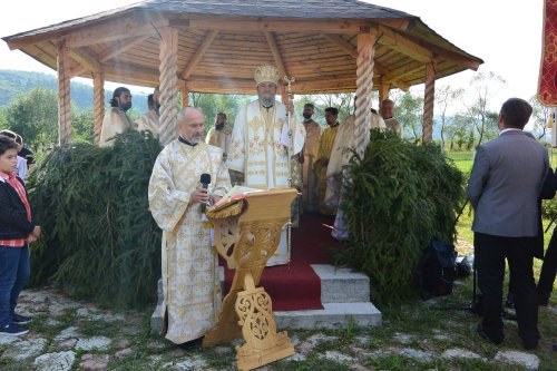 Târnosiri şi slujiri arhiereşti în Duminica a 13-a după Rusalii Poza 32550