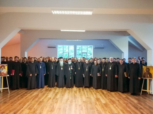 S-au încheiat cursurile clericale de la Mănăstirea Tismana Poza 32397