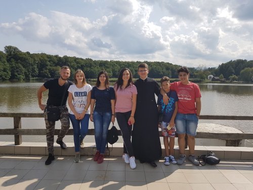 Tinerii din Firiteaz – pelerini în Transilvania și Oltenia Poza 32333