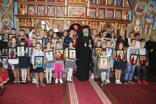 Simpozionul național „Împărăteasa cerului și Mama noastră”, al Asociațiilor Femeilor Ortodoxe, la Reghin Poza 32193