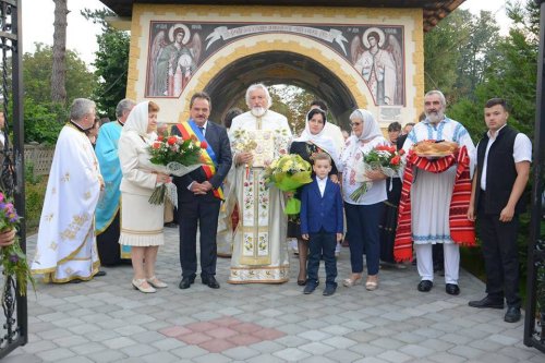 Biserica din Cozmeşti - Stolniceni-Prăjescu a fost resfinţită Poza 32049