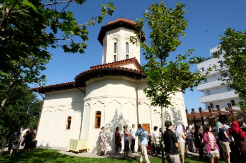 Biserica „Sfânta Sofia”-Floreasca a fost târnosită Poza 31814