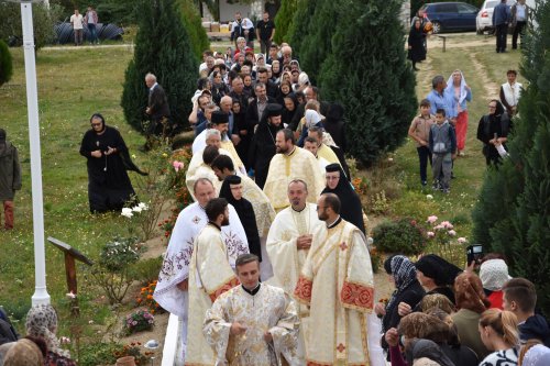 Duminica după Înălțarea Sfintei Cruci la Baia și Petroșnița Poza 31746