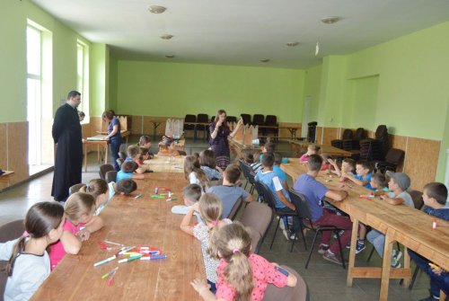 Activităţi creative cu copiii şi tinerii din Dumbrăveni, Beclean Poza 31671