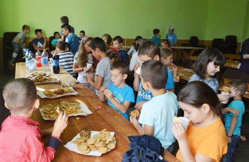 Activităţi creative cu copiii şi tinerii din Dumbrăveni, Beclean Poza 31675