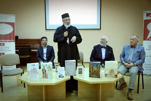 Lansare de cărţi la Biblioteca Județeană „Dinicu Golescu” din municipiul Pitești Poza 31411