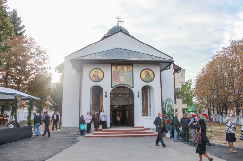 Biserica „Sfânta Treime” din Târgu Jiu, resfinţită Poza 31316