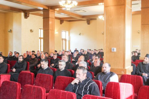 Conferinţă preoţească la Protoieria Craiova Sud Poza 30868