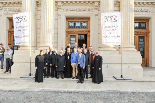 Teologi ortodocși și catolici au vizitat Palatul Patriarhiei Poza 30772