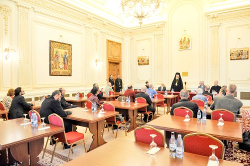 Teologi ortodocși și catolici au vizitat Palatul Patriarhiei Poza 30773