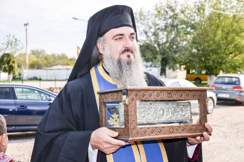 Brâul Maicii Domnului a fost adus la Mănăstirea Partoș Poza 30595