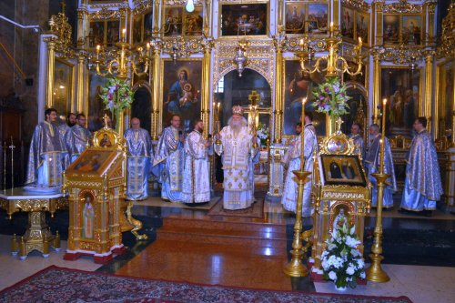Pelerinaj şi rugăciune în cinstea Sfintei Parascheva Poza 30461
