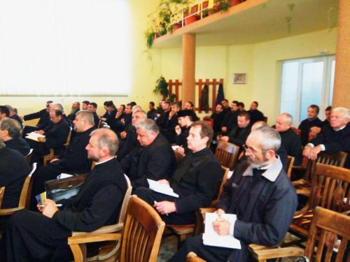 Conferinţă la Huedin despre viaţa duhovnicească în închisorile comuniste Poza 30404