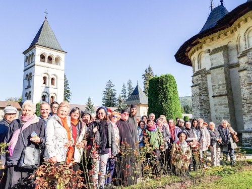 Credincioși din București, pelerini la mănăstiri moldave Poza 30390